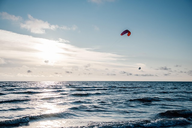 Sådan lærer du kitesurfing fra bunden og finder dig til rette på vandet